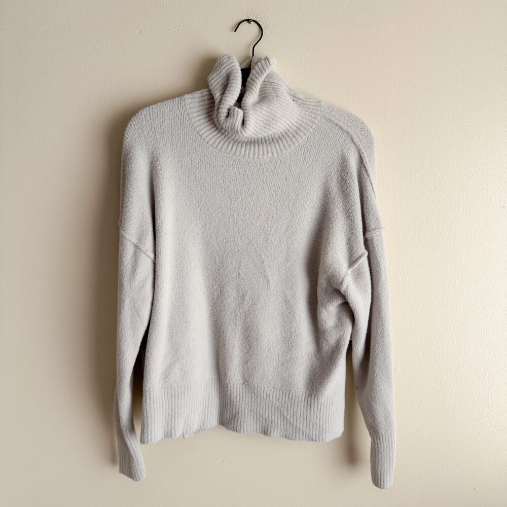 Aerie Grey Simplistic Side Slit Turtleneck Sweater XS Norm Norm Core